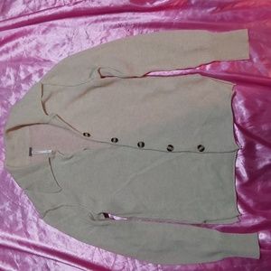 Free People botton down sweater in EUC🔥🔥